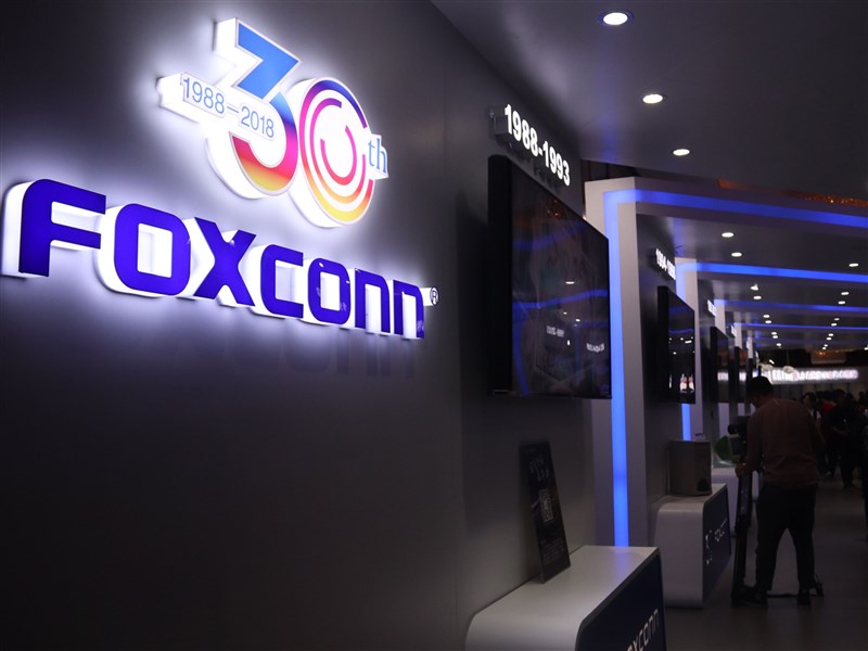 鴻海如因疫情延長陸廠停工 消息人士:恐影響出貨