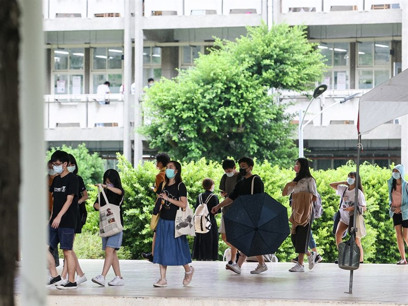 指考公民估5標略降偷看配偶手機情境入題 生活 中央社cna