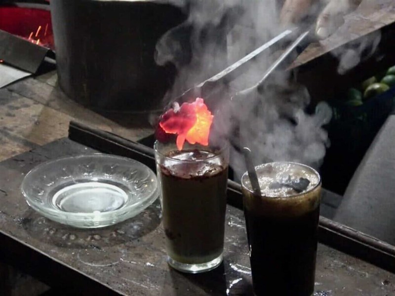 影片／品嚐滾燙木炭加咖啡 體驗印尼日惹人情智慧