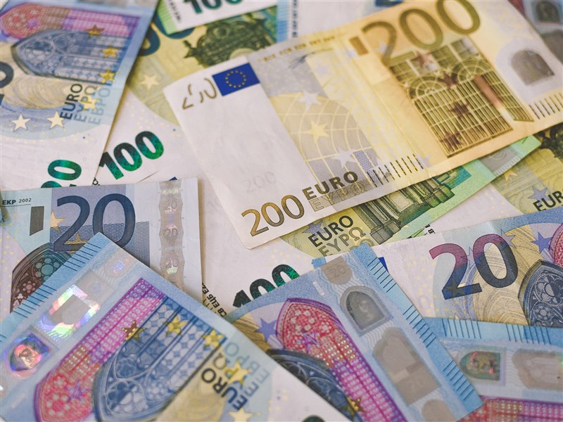 歐洲央行維持升息2碼 上修歐元區今年成長預估 | 國際 | 中央社 CN