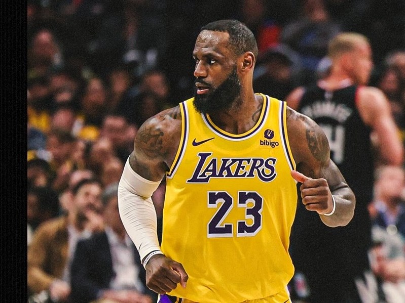 James a marqué 19 points dans le dernier quart-temps, les Lakers sont revenus par derrière et n’étaient qu’à 40 points des 40 000 points de sa carrière.[影] | Sports | AIIC