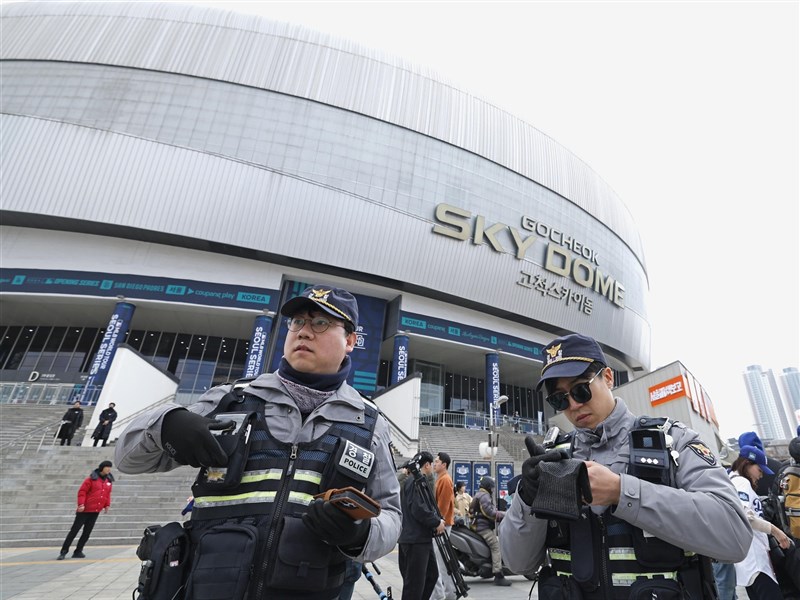 Lors du match d’ouverture de la MLB Séoul, les bagages des médias taïwanais ont été reconnus par erreur comme un objet suspect à l’extérieur du Gocheok Dome | International | Central News Agency CNA