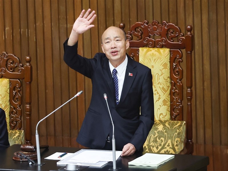 立院三讀增「4+1」放假日 今年教師節全民放假