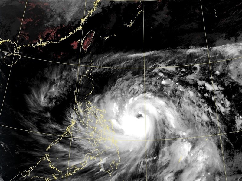颱風鳳凰最快10日發布海警 估接近台灣強度減弱