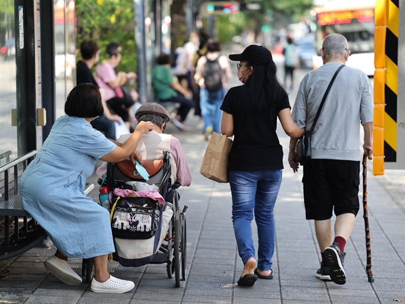 台灣總人口連22個月負成長 老年人口占比19.9%逼近超高齡社會