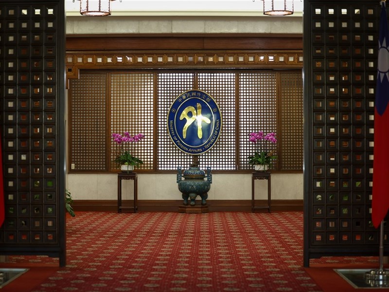 男傳巨資換IPAC演講假訊息判免罰 外交部:無法接受