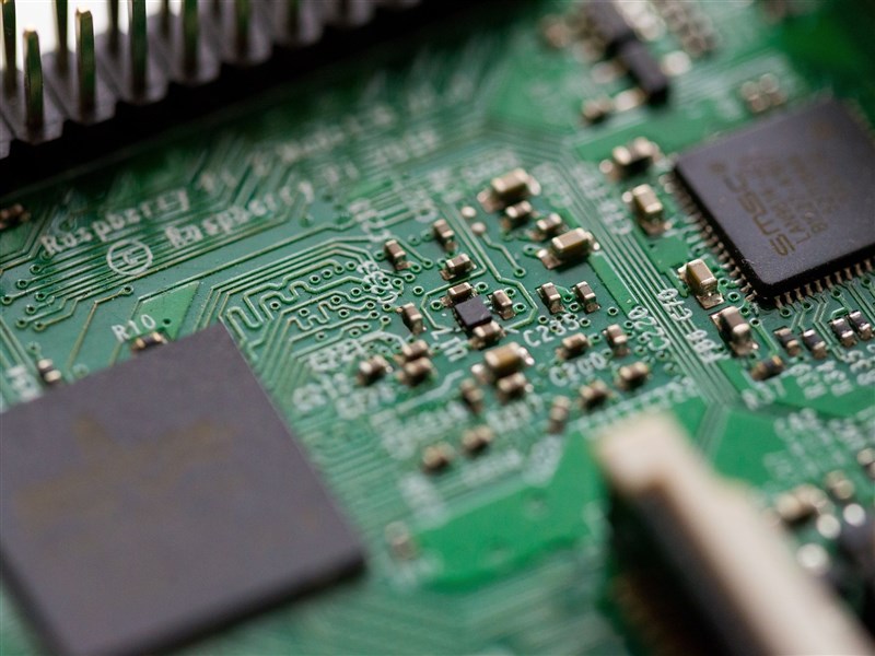 藍擬推晶片國安法草案 經長:若嚴格限制恐致反效果