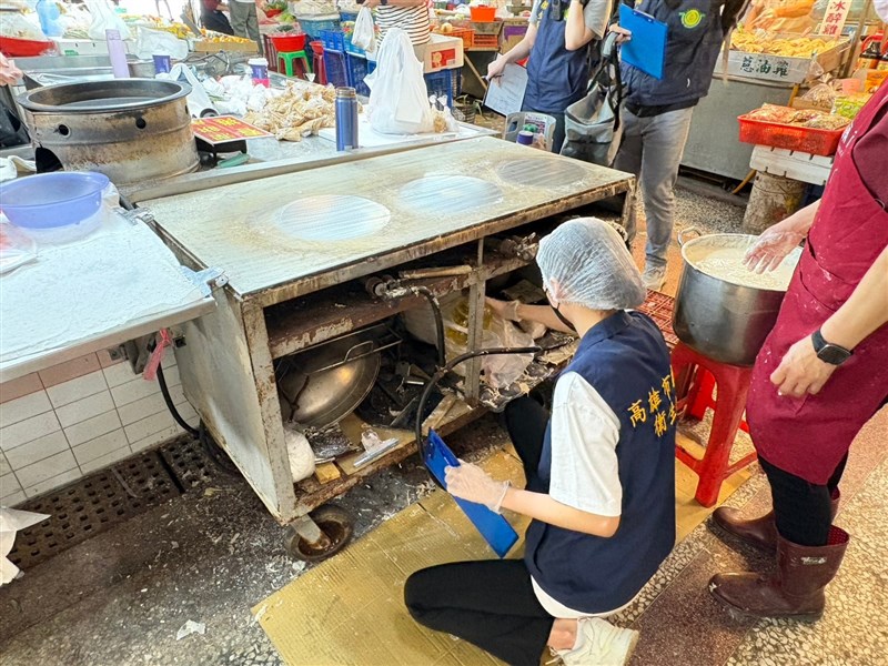 高雄春捲疑食物中毒案增至157人 患者病況穩定