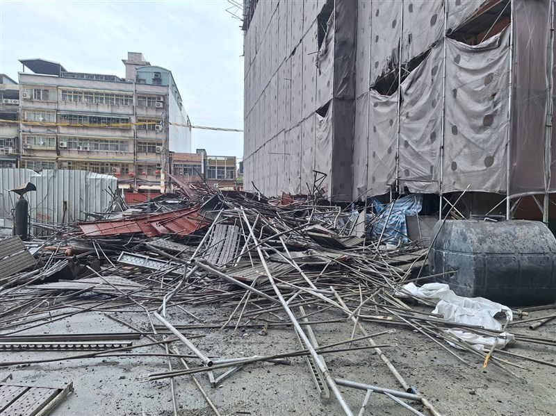 新莊工地鷹架倒1死1傷 市府勒令停工罰9萬