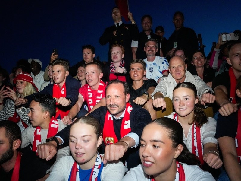 Norway Advances to World Cup Quarterfinals, Crown Prince Celebrates with 100,000 Fans