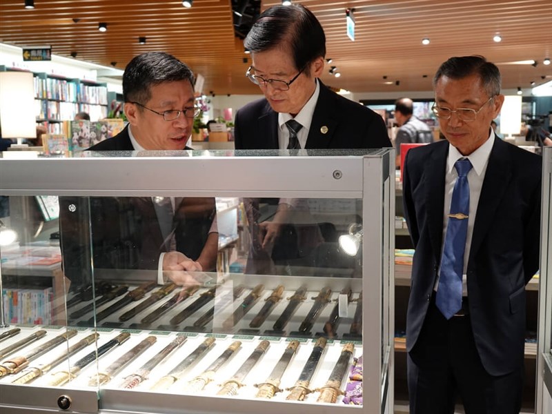 佩劍見證抗戰史 嚴德發:凸顯國軍守護國安重要使命 佩劍見證抗戰史 嚴德發:凸顯國軍守護國安重要使命