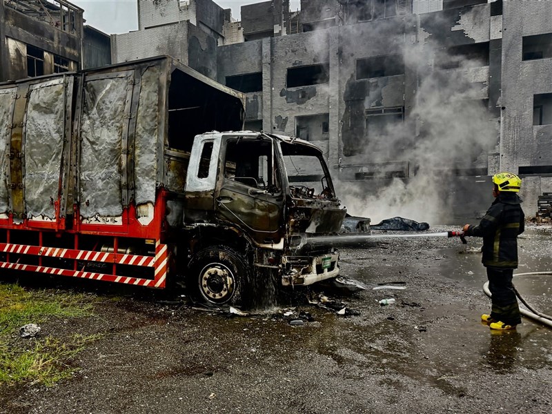 台南安南起火爆炸 卓榮泰:全力救災安置受災民眾 台南安南起火爆炸 卓榮泰:全力救災安置受災民眾