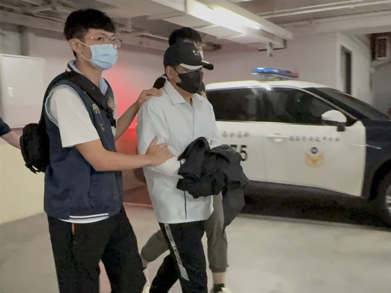 陳威達投案坦承陪張俊傑南下逃亡 晚間移送北檢 陳威達投案坦承陪張俊傑南下逃亡 晚間移送北檢