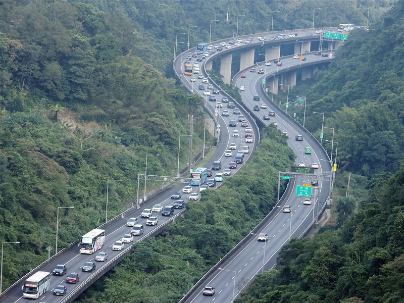 國慶連假收假日國道11路段易塞　國5北向估連塞11小時