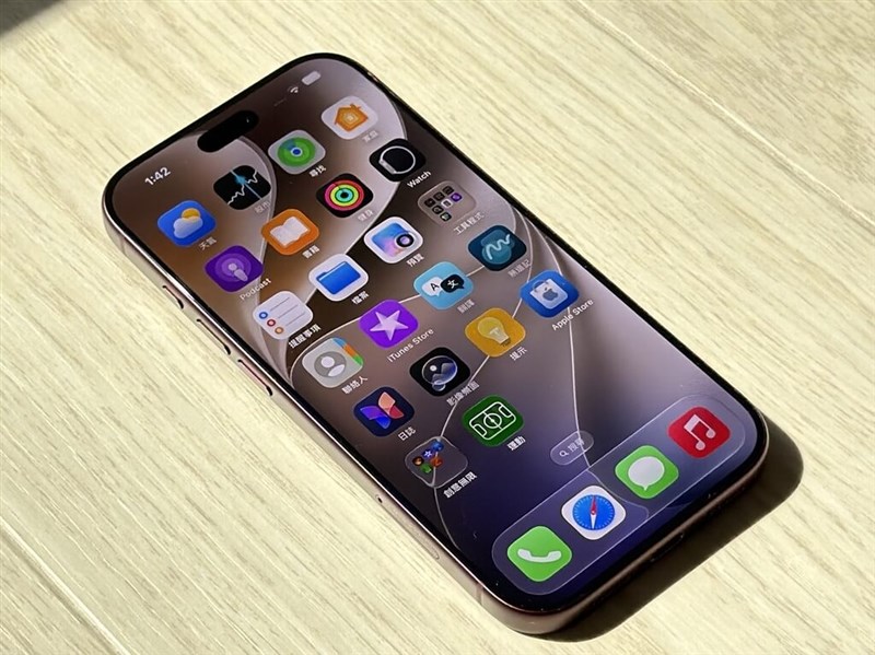 iPhone 18 Pro實測 專家:效能與鏡頭升級助攻換機 iPhone 18 Pro實測 專家:效能與鏡頭升級助攻換機