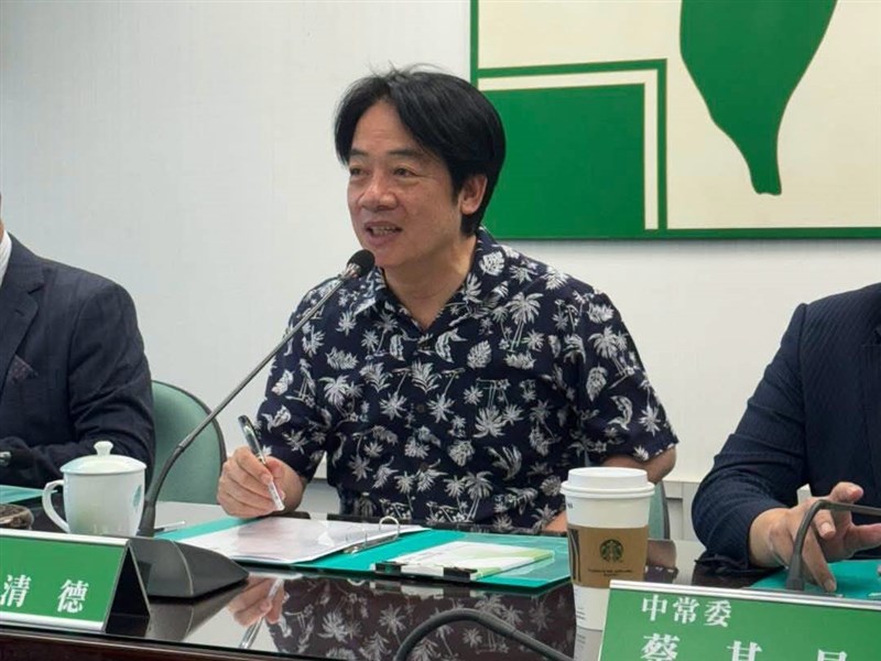 賴總統曬花襯衫照　籲尊重多元、勿以衣著論專業