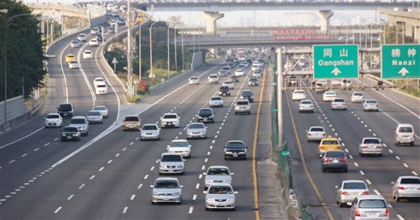 初三國道湧車潮留意高乘載管制 生活 中央社cna