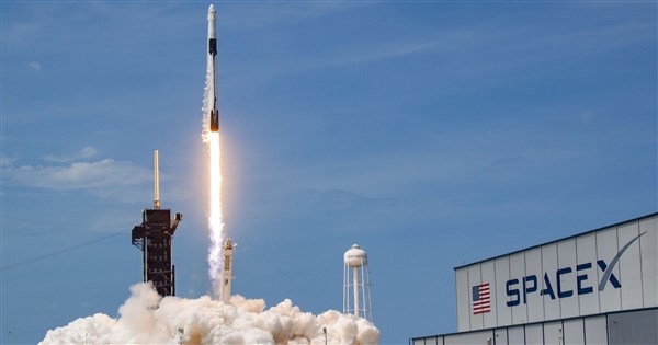 SpaceX 成功送人上太空站 恐威脅俄羅斯航太業[影] | 科技 | 重點新聞 | 中央社 CNA