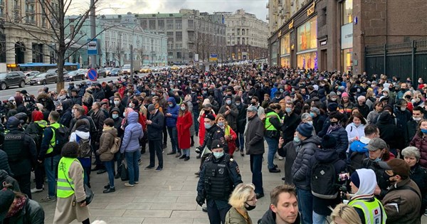 俄國異議領袖納瓦尼健康惡化 數千群眾抗議聲援逾400人被捕[影] | 國