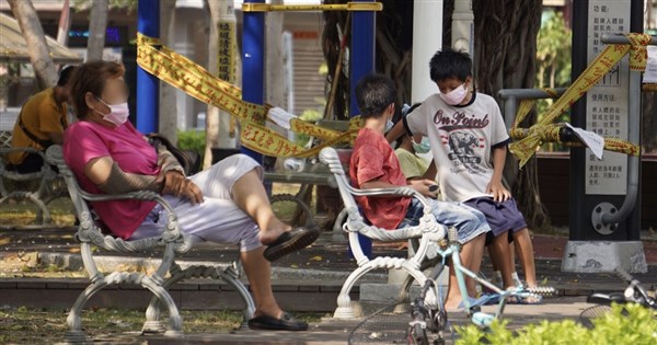 蘇貞昌拍板家庭防疫補貼 家有國小以下孩童每人領1萬 | 政治 | 重點新聞 | 中央社 CNA