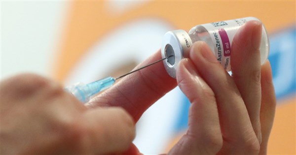 30多歲男打AZ疫苗發生血栓 台灣首例 | 生活 | 重點新聞 | 中央