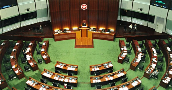 香港選委會選舉結束 泛民遭逐出管治架構 | 兩岸 | 重點新聞 | 中央