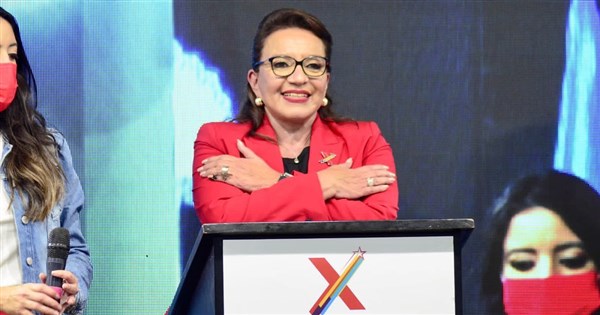 宏都拉斯反對派自行宣布勝選 秀瑪菈卡斯楚將成首位女總統【更新】 | 國際