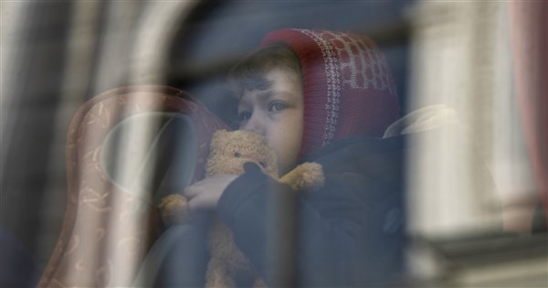 緊張僵直塗鴉畫戰車 烏克蘭兒童現心理健康危機 | 國際 | 中央社 CN