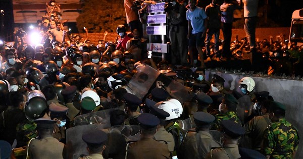 斯里蘭卡經濟惡化民眾示威 所有部長辭職政府將組新內閣 | 國際 | 中央社 CNA
