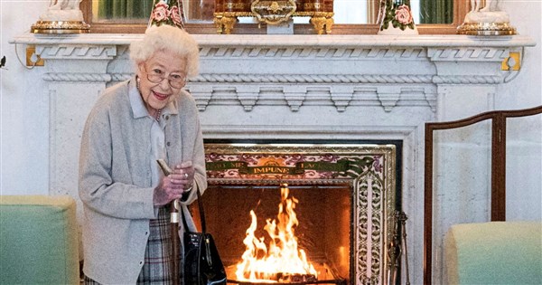 英國女王健康受關切 哈利梅根改行程赴蘇格蘭探視 | 國際 | 中央社 C