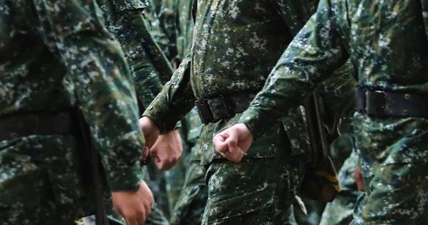 劉世芳等立委挺恢復兵役至一年 要求國防部提配套 | 政治 | 中央社 C