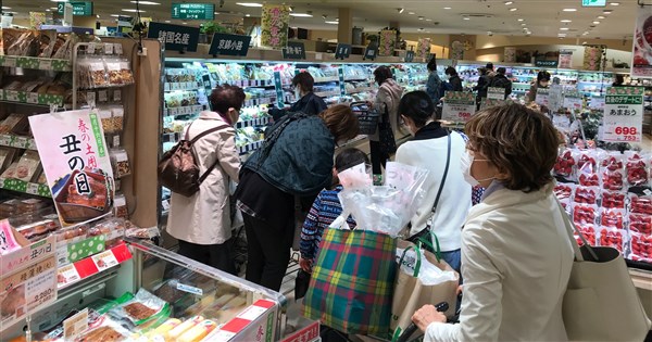 日本祭高物價新對策 低所得家庭普發7000元 | 國際 | 中央社 CN