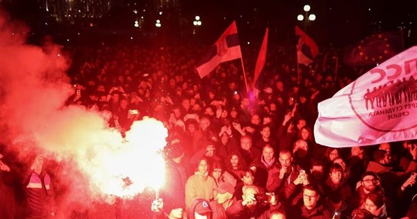 塞爾維亞反對派抗議選舉不公 8員警受傷38人被捕 | 國際 | 中央社
