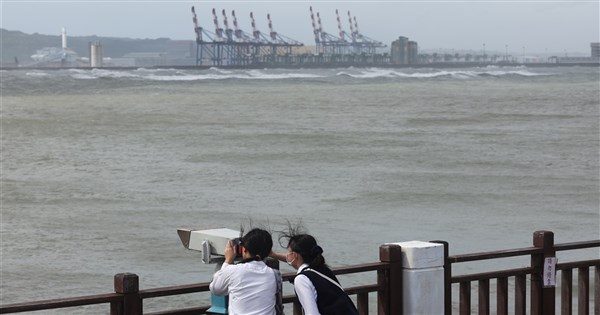 Re: [新聞] 白天無明顯風雨 基北北桃挨批亂放颱風假