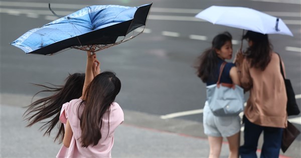 基北北桃颱風假原則晚間8時宣布 最晚不超過10時 | 生活 | 中央社 CNA