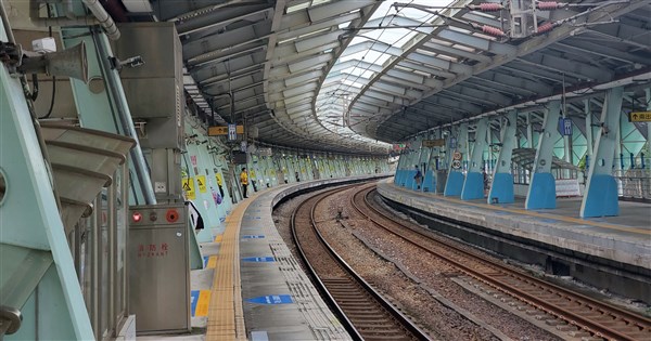 台鐵11/1北北基大誤點 七堵站號誌員操作失誤要懲處 | 生活 | 中央社 CNA
