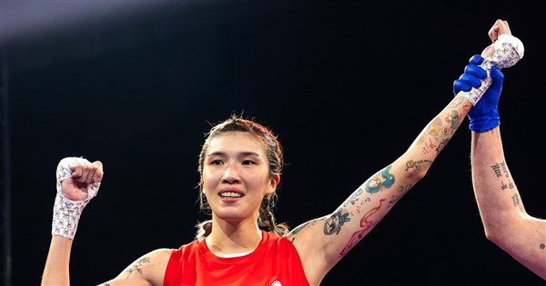 Huang Xiaowen bounced back from defeat at the Paris Olympics to win gold at the World Boxing Federation’s year-end sports competition.