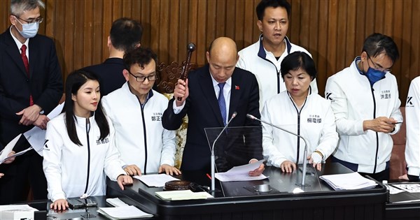 Re: [新聞] 轟財政部「假消息造謠」！發票獎金刪除遭