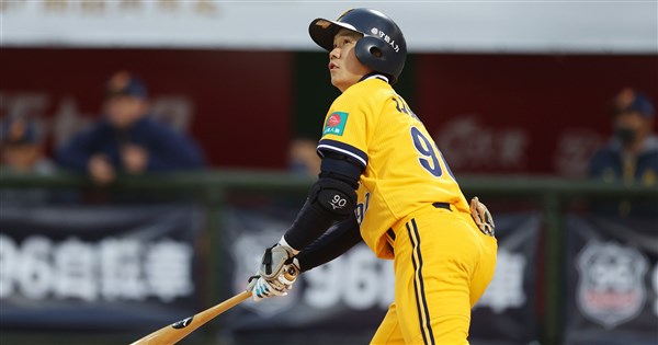 江坤宇獲中信兄弟綁定10年破紀錄大約 總值逾1.4億 | 運動 | 中央社 CNA
