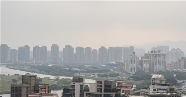 吳德榮:北舒適南微熱 北部及中南部空氣品質差 | 生活 | 中央社 CNA