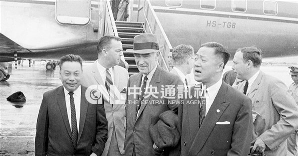 開箱老照片》時代雜誌創辦人亨利魯斯訪台