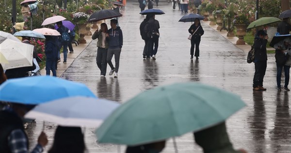早安世界》週末迎鋒面全台有雨北部降溫 端午連假水氣偏多