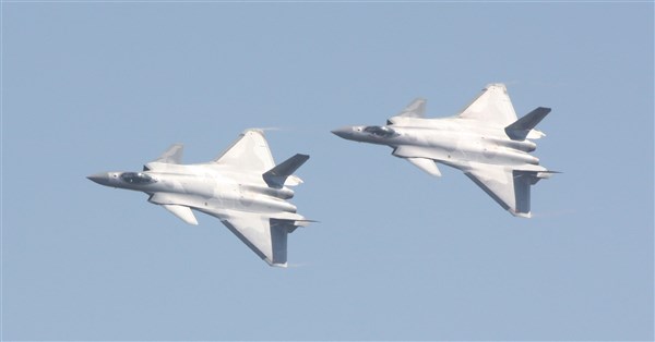 中國軍事假新聞大外宣 稱殲20垂直起降遭法媒打臉