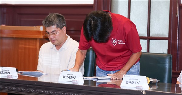 早安世界》台師大女足抽血案　校長致歉、周台英鞠躬：對不起你們