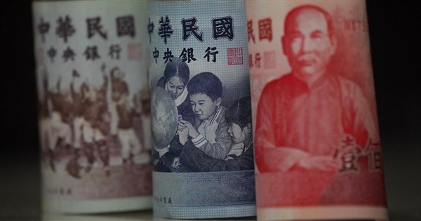 Re: [新聞] 普發現金編10億作業費！藍白轟「比上次多