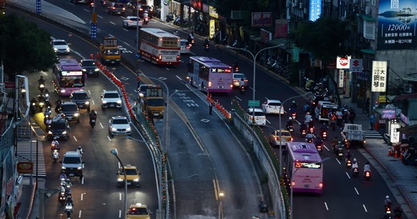 公館圓環施工公車一度塞車　北市：廠商違規將開罰