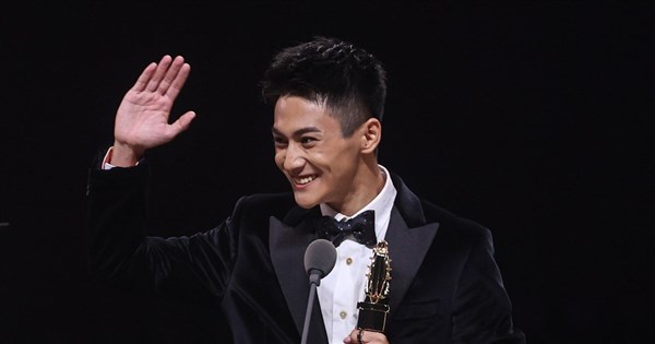 朱宥丞奪迷你男配角喊證明12年沒白費　哽咽謝母上山下海陪拍戲