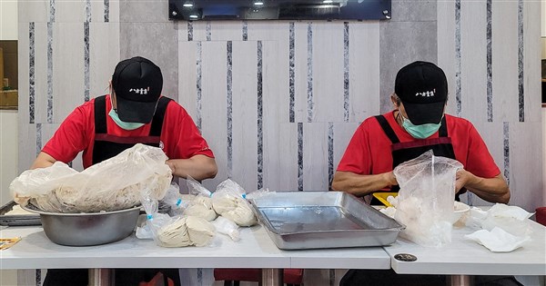 八方雲集研擬雞肉鍋貼　乾杯豬五花溯源後恢復供應