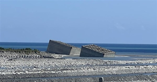 卑南溪沉箱7年未安置 台東縣府解約重新招標明年施工