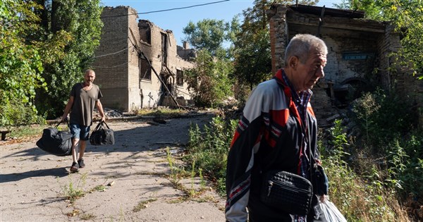 砲聲下的呼喚：烏克蘭志工尋找前線的最後老人